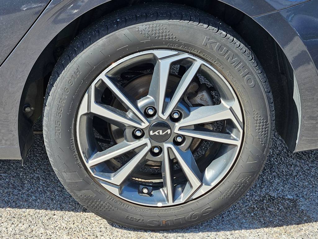 Thumbnail: 2024 Kia Forte - 8