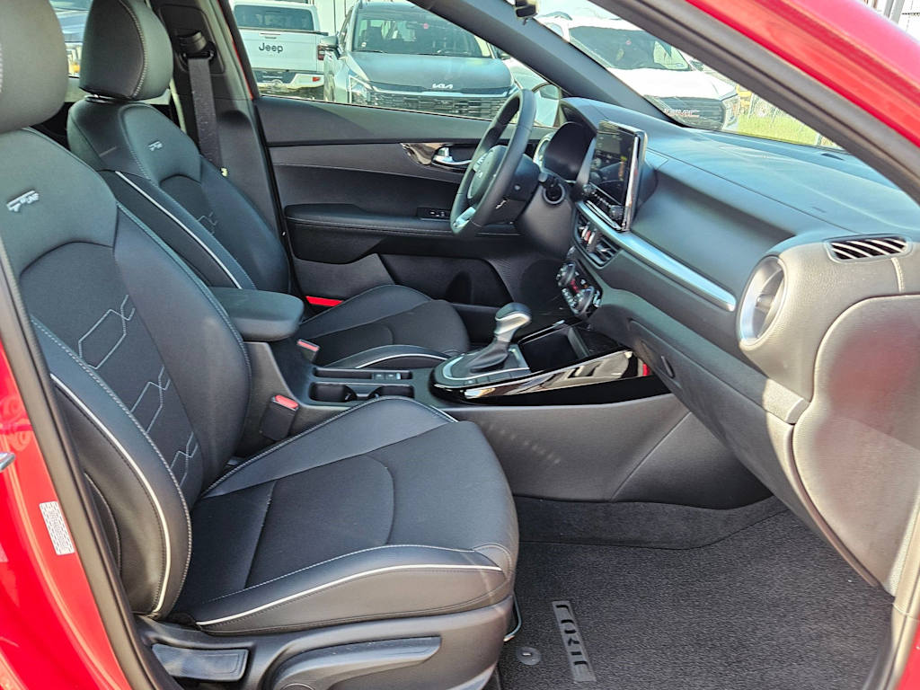 Thumbnail: 2024 Kia Forte - 17