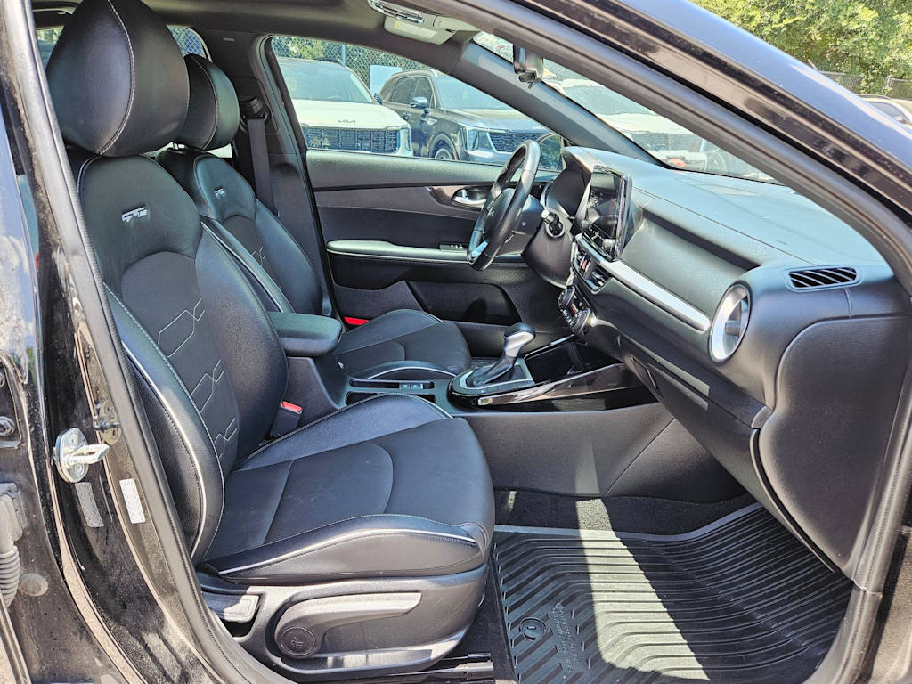 Thumbnail: 2023 Kia Forte - 18