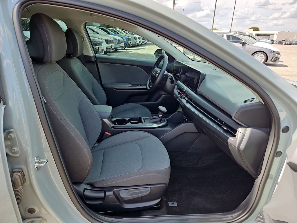 Thumbnail: 2025 Kia K4 - 10