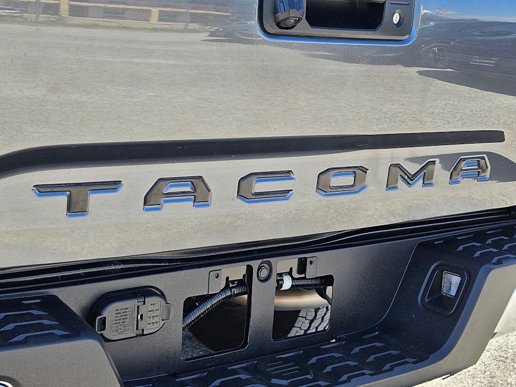 Thumbnail: 2017 Toyota Tacoma - 7