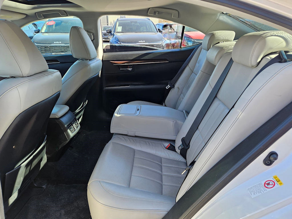 Thumbnail: 2018 Lexus ES - 22