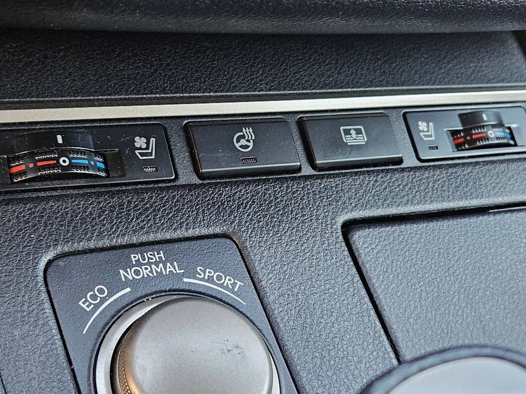 Thumbnail: 2018 Lexus ES - 27