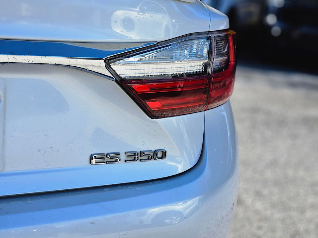 Thumbnail: 2018 Lexus ES - 20