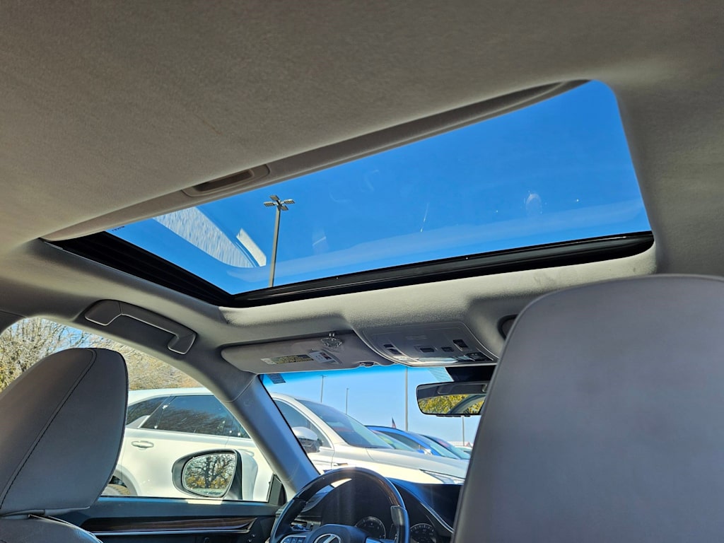 Thumbnail: 2018 Lexus ES - 21