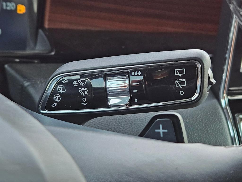 Thumbnail: 2023 Lincoln Navigator - 24