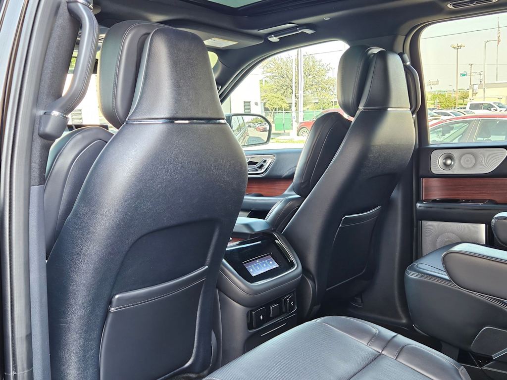 Thumbnail: 2023 Lincoln Navigator - 9