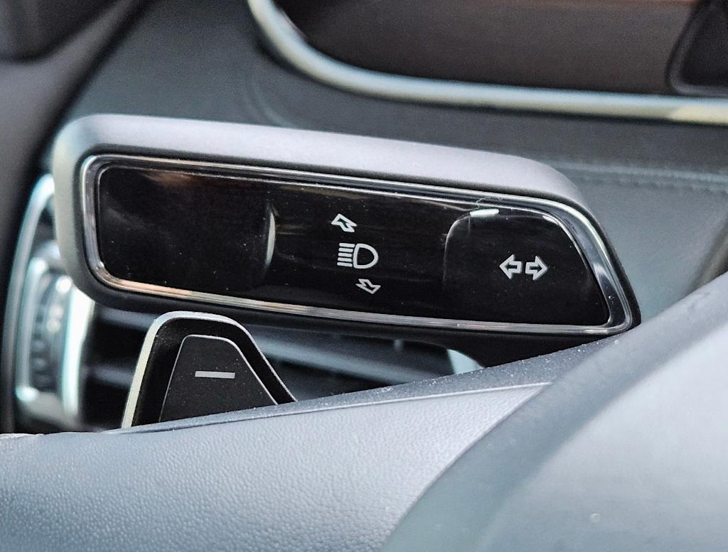 Thumbnail: 2023 Lincoln Navigator - 25