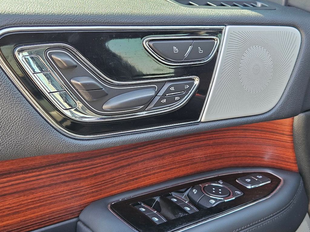 Thumbnail: 2023 Lincoln Navigator - 28