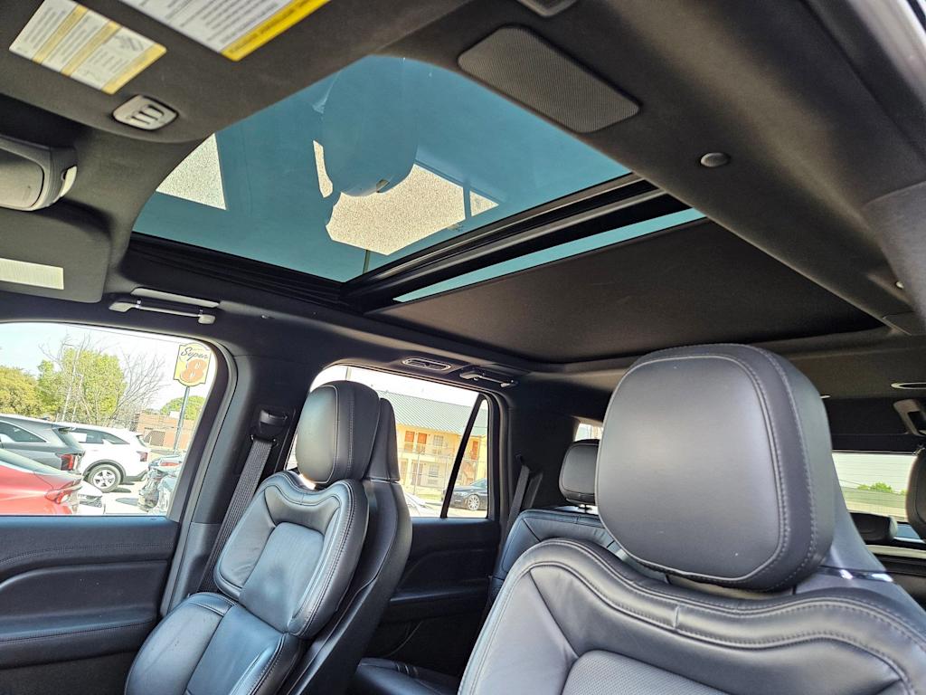 Thumbnail: 2023 Lincoln Navigator - 19