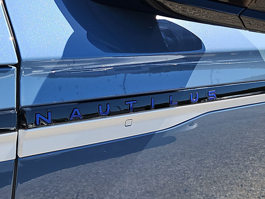 Thumbnail: 2025 Lincoln Nautilus - 7