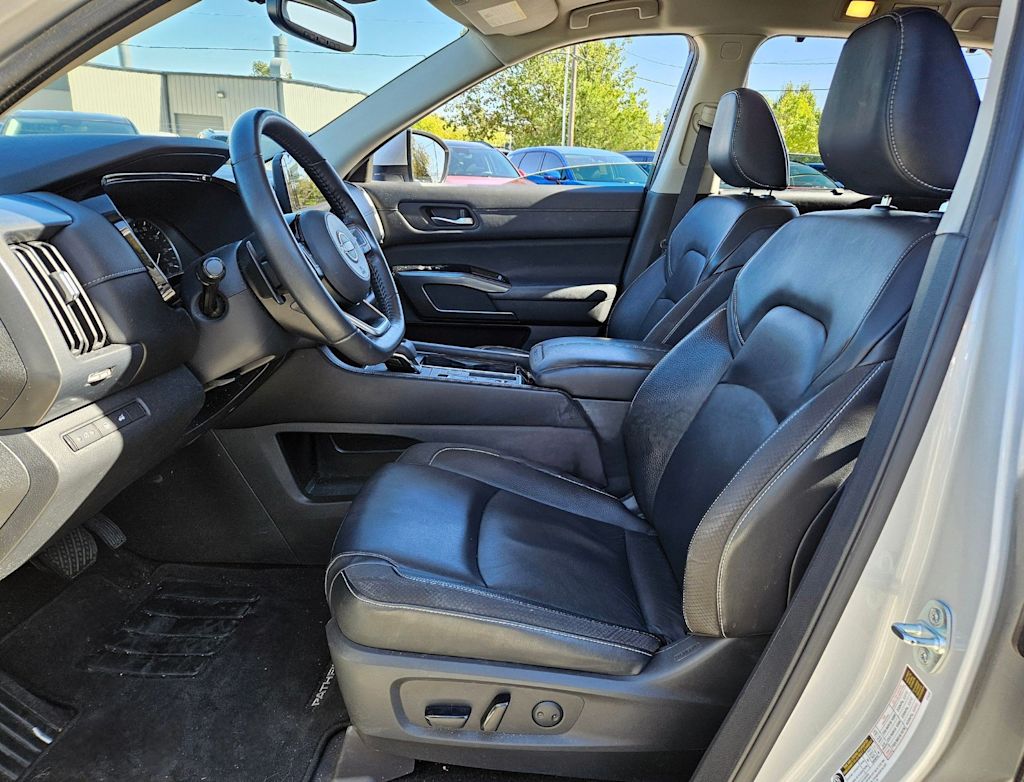 Thumbnail: 2022 Nissan Pathfinder - 10