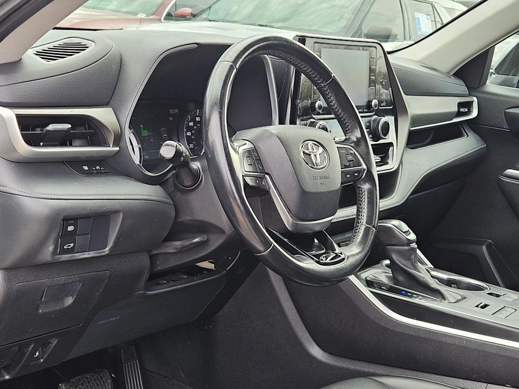 Thumbnail: 2021 Toyota Highlander - 2