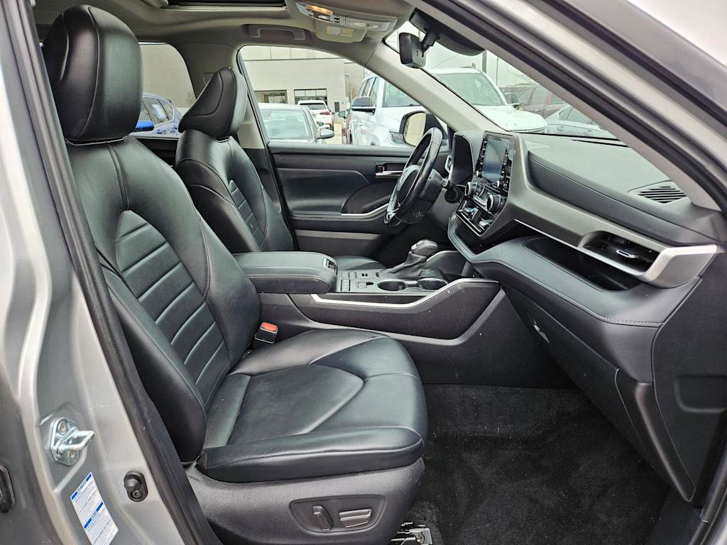 Thumbnail: 2021 Toyota Highlander - 11