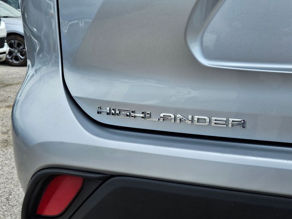 Thumbnail: 2021 Toyota Highlander - 24