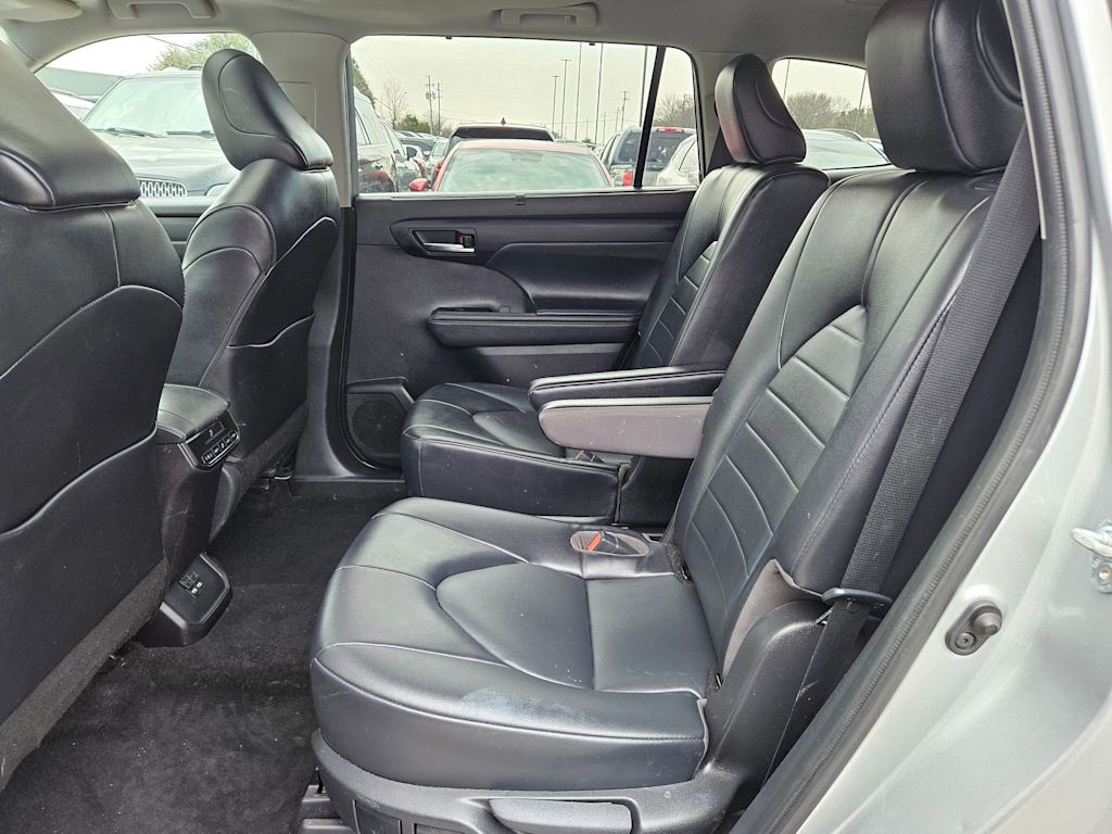 Thumbnail: 2021 Toyota Highlander - 26