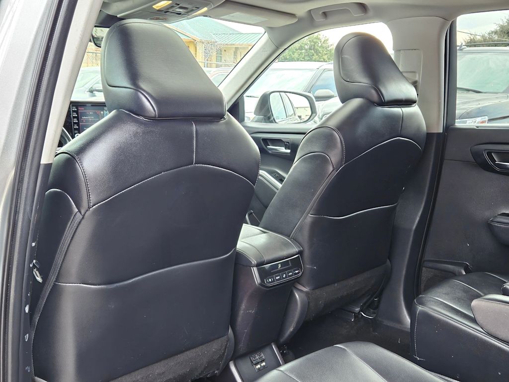 Thumbnail: 2021 Toyota Highlander - 12