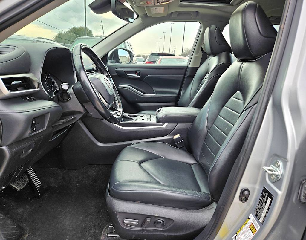 Thumbnail: 2021 Toyota Highlander - 10