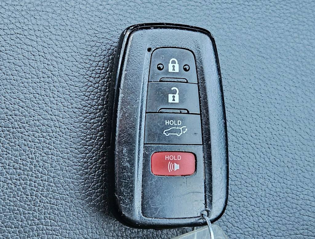 Thumbnail: 2021 Toyota Highlander - 17