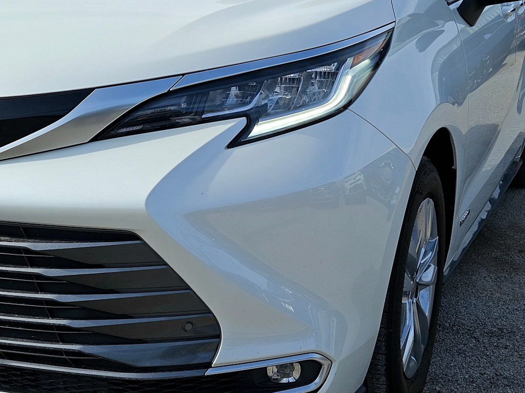 Thumbnail: 2021 Toyota Sienna - 23