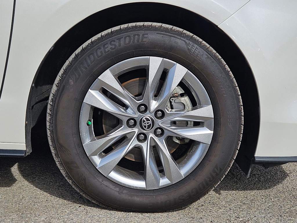 Thumbnail: 2021 Toyota Sienna - 8