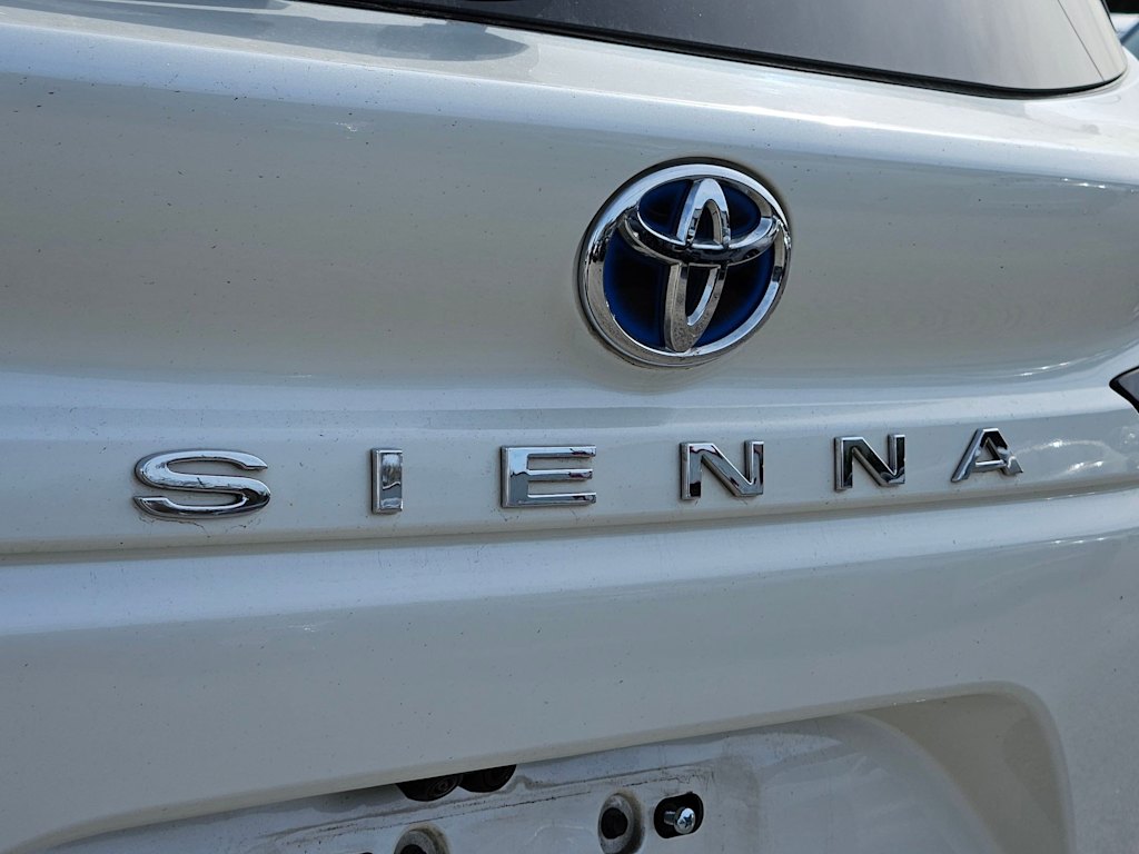 Thumbnail: 2021 Toyota Sienna - 25