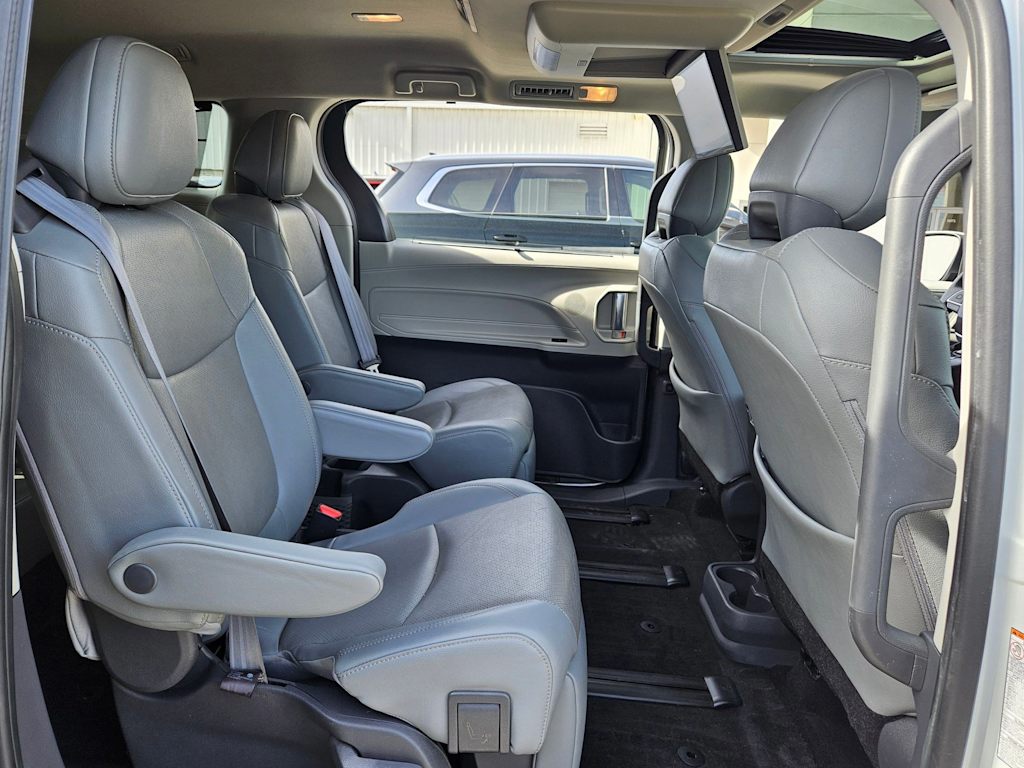 Thumbnail: 2021 Toyota Sienna - 28