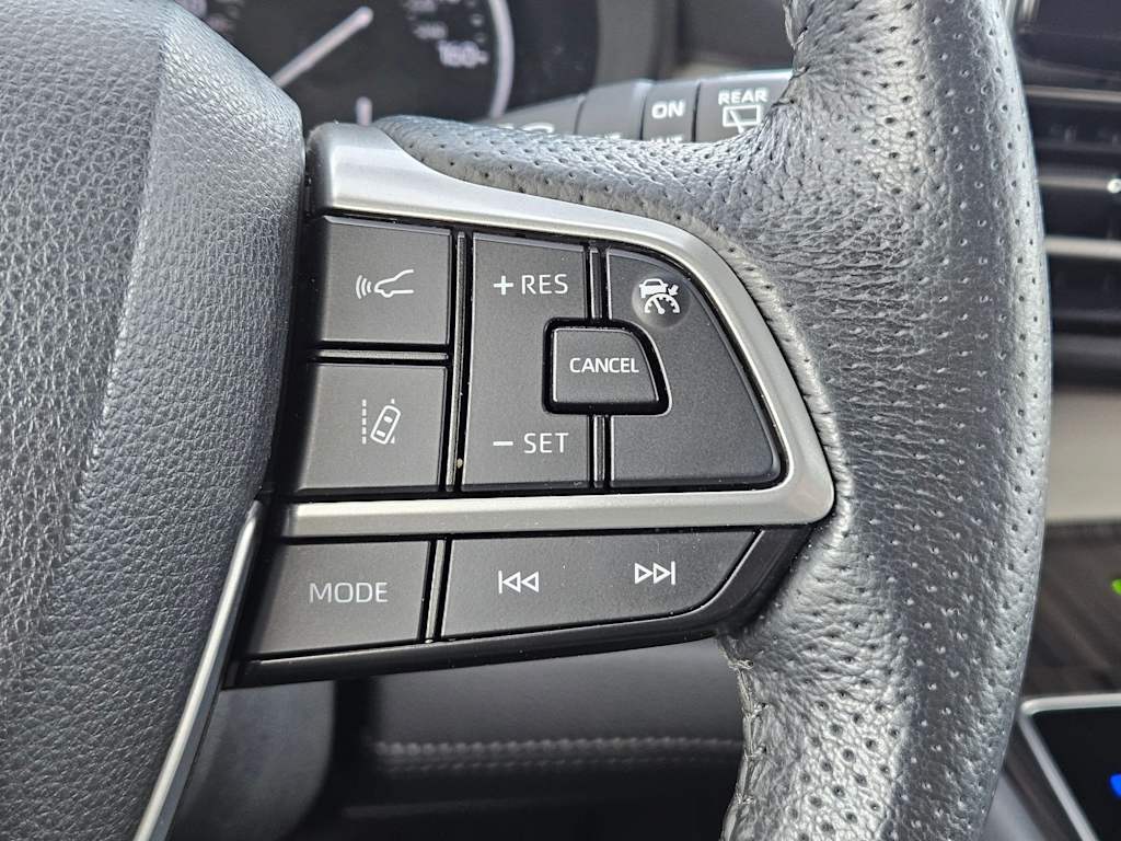 Thumbnail: 2021 Toyota Sienna - 31