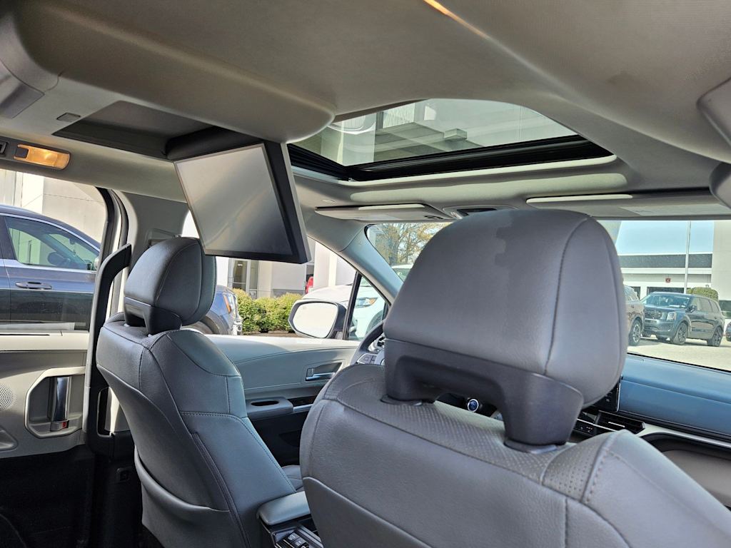 Thumbnail: 2021 Toyota Sienna - 29