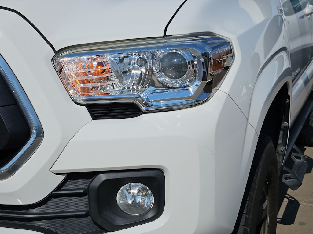 Thumbnail: 2020 Toyota Tacoma - 16