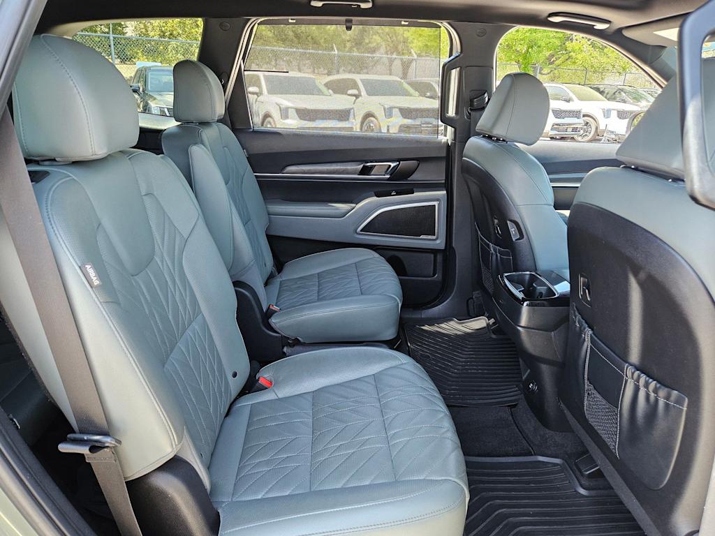 Thumbnail: 2023 Kia Telluride - 24