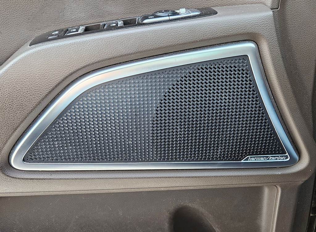 Thumbnail: 2022 Kia Telluride - 23