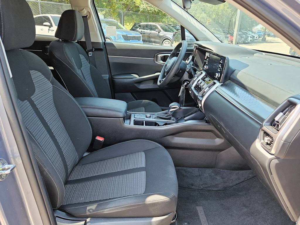 Thumbnail: 2023 Kia Sorento - 11