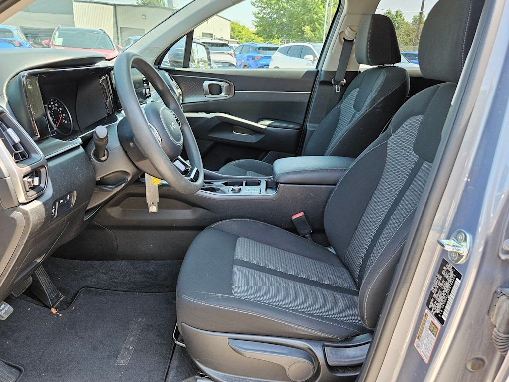 Thumbnail: 2023 Kia Sorento - 10