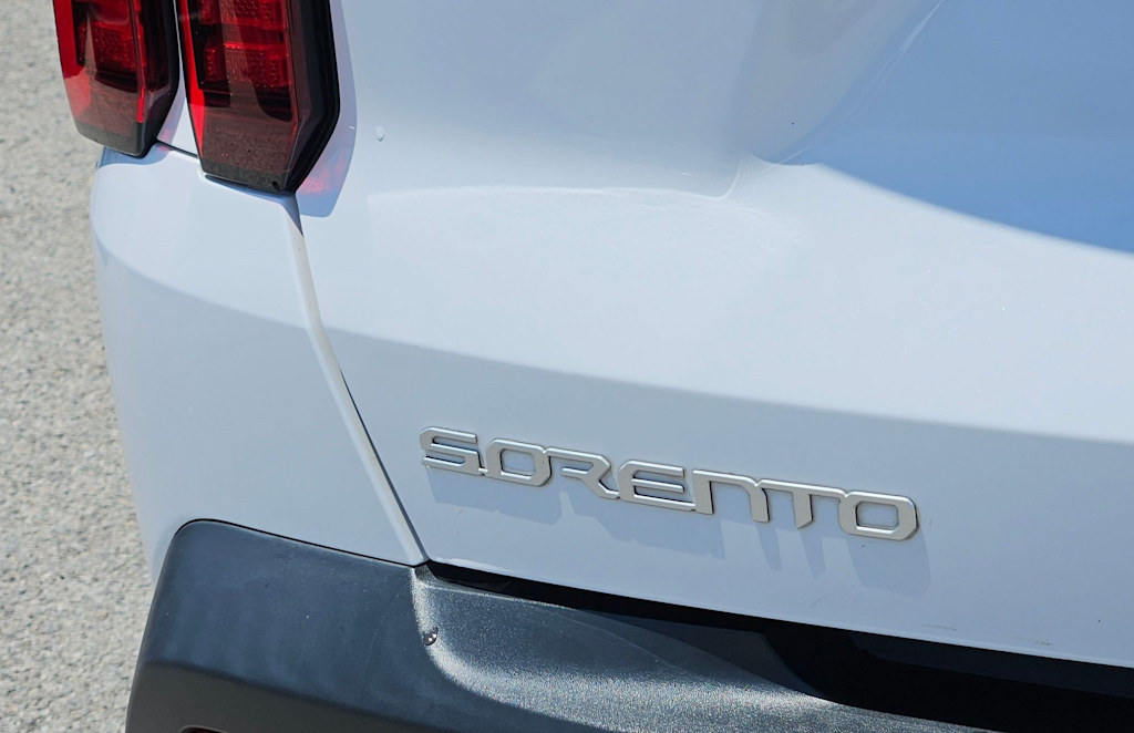 Thumbnail: 2023 Kia Sorento - 7
