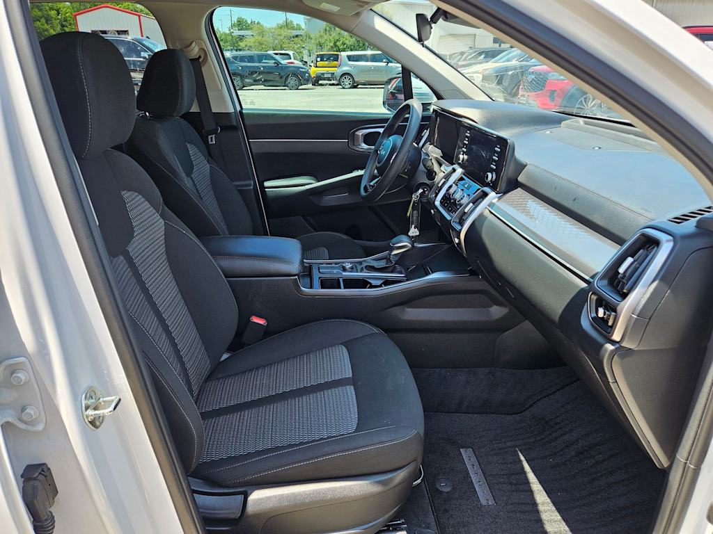 Thumbnail: 2023 Kia Sorento - 11