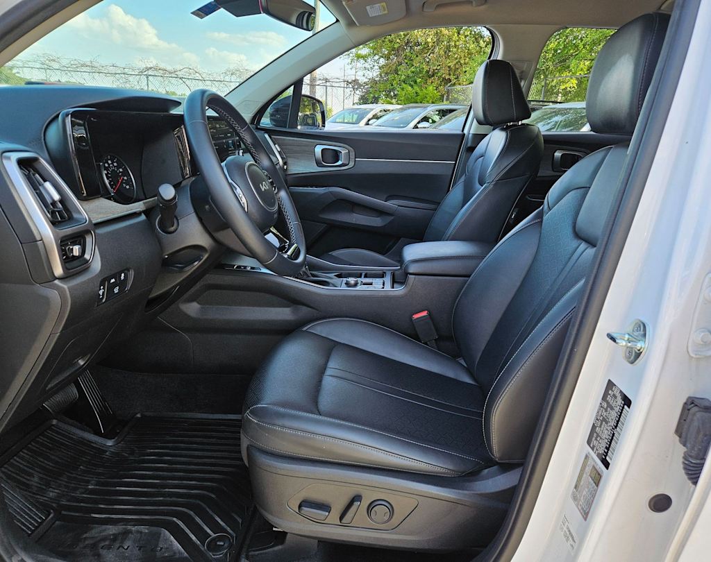 Thumbnail: 2023 Kia Sorento - 7