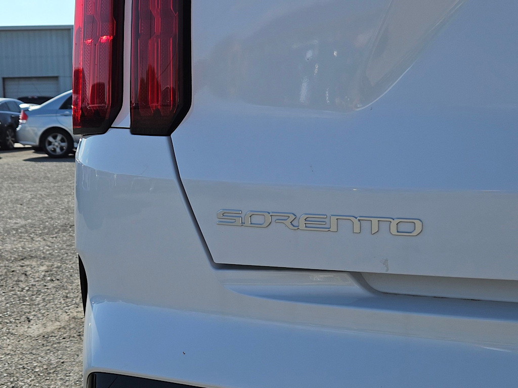 Thumbnail: 2023 Kia Sorento - 6