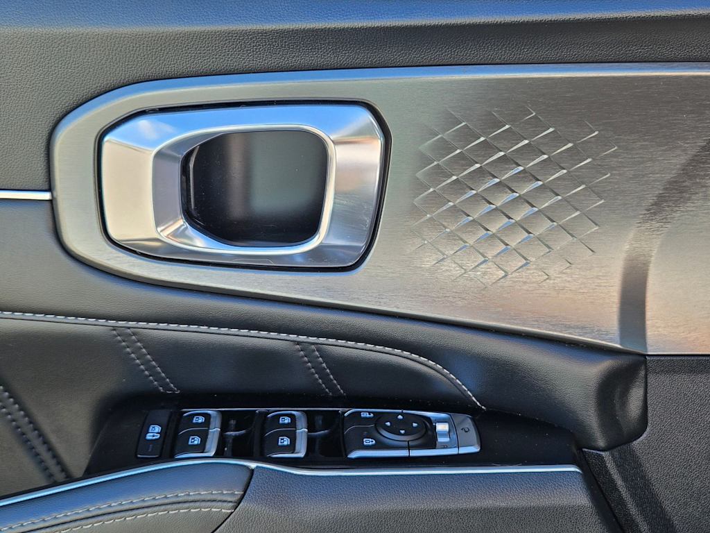 Thumbnail: 2023 Kia Sorento - 22