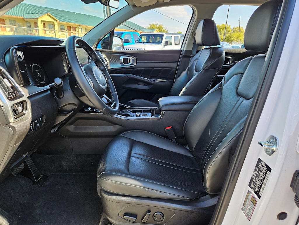 Thumbnail: 2023 Kia Sorento - 8