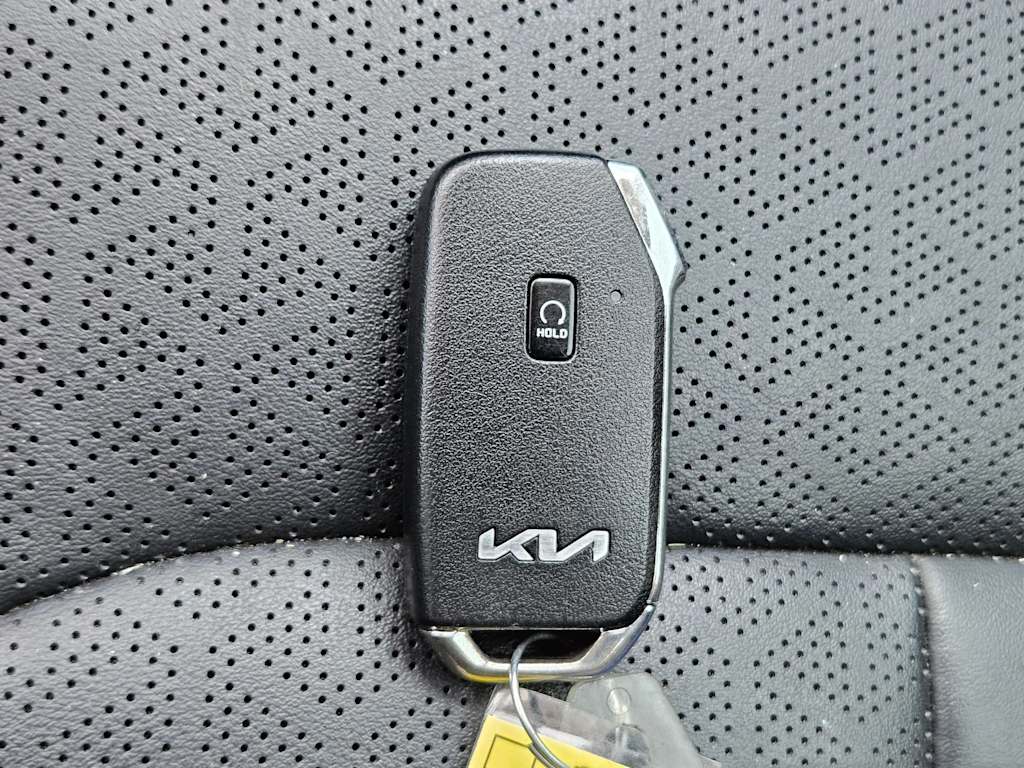 Thumbnail: 2023 Kia Sorento - 18