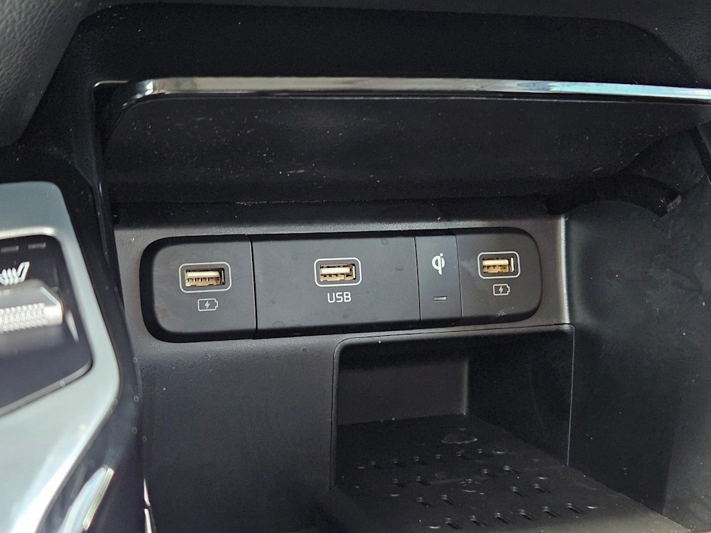 Thumbnail: 2023 Kia Sorento - 34