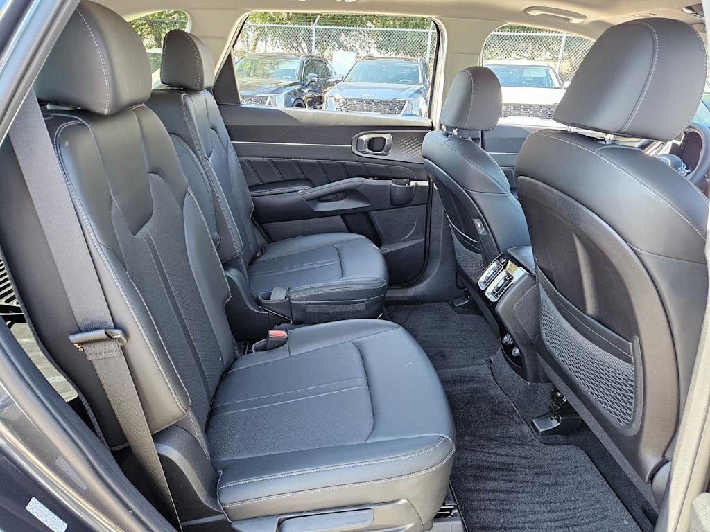 Thumbnail: 2023 Kia Sorento - 26