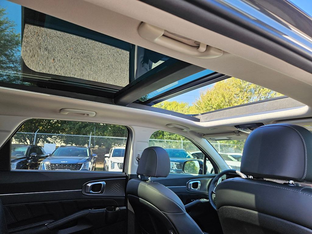 Thumbnail: 2023 Kia Sorento - 27