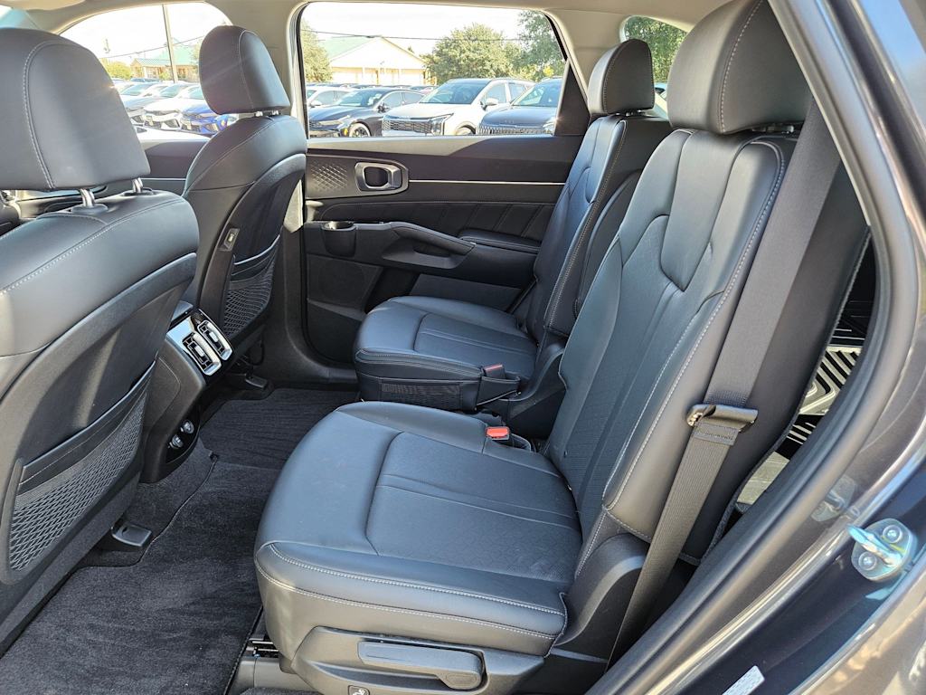 Thumbnail: 2023 Kia Sorento - 25