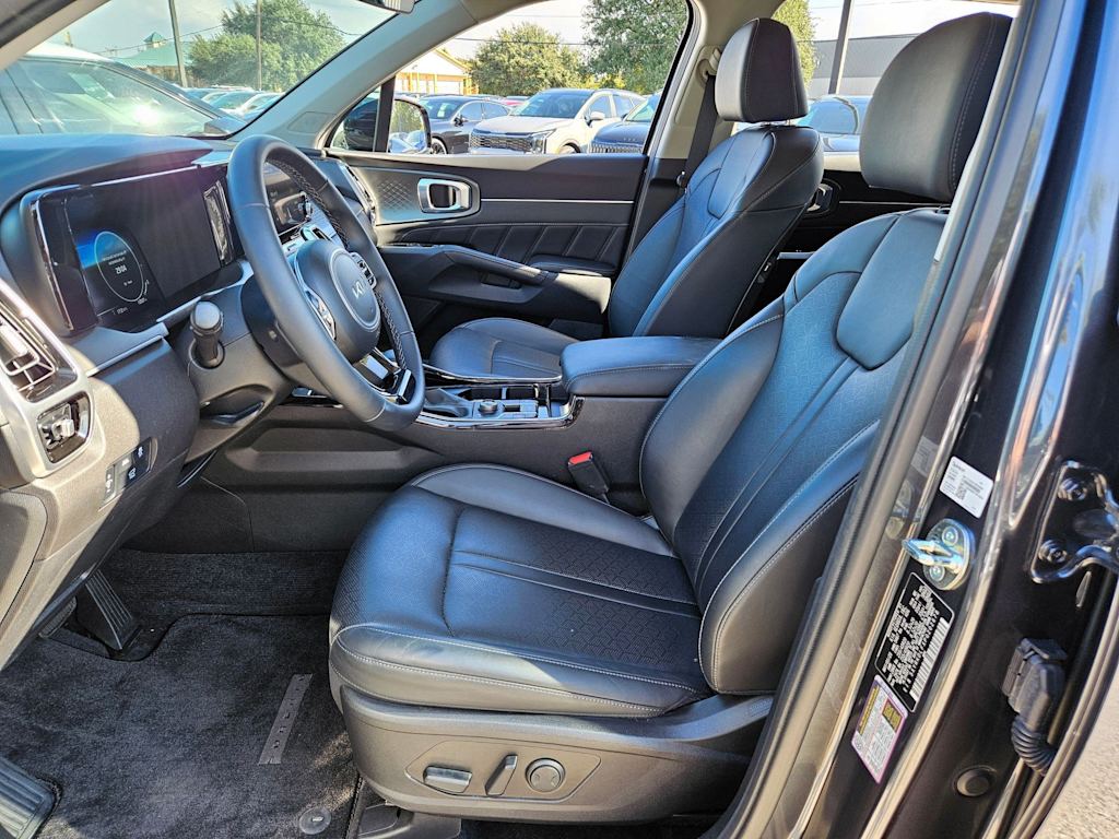 Thumbnail: 2023 Kia Sorento - 10