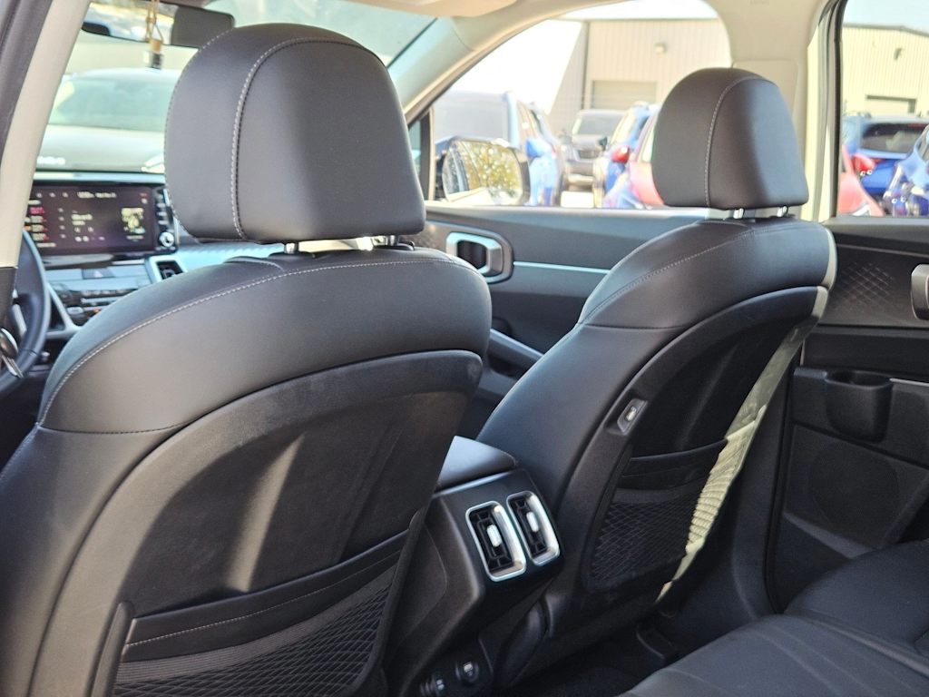 Thumbnail: 2023 Kia Sorento - 10