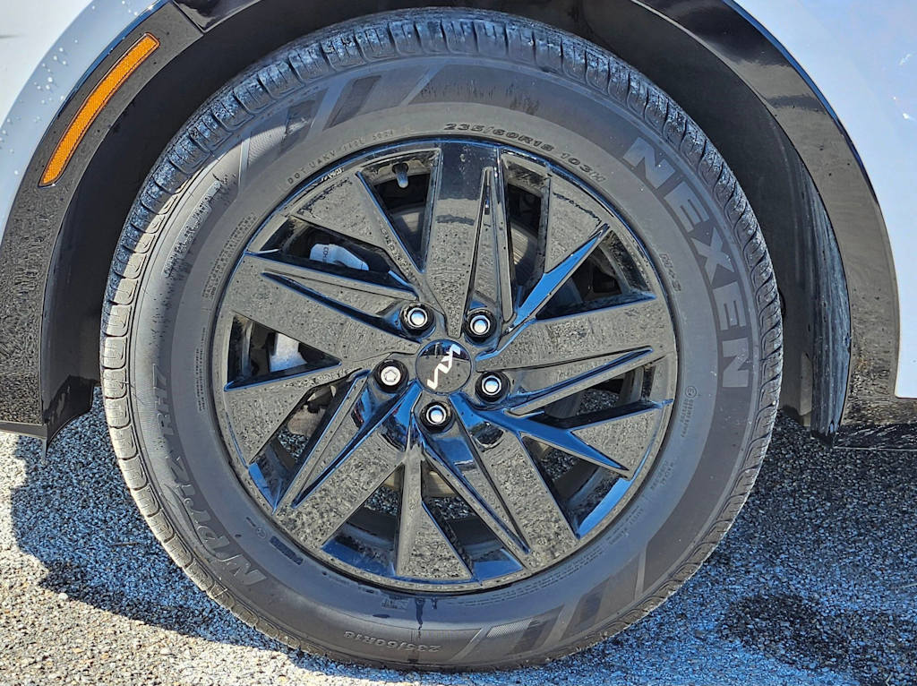 Thumbnail: 2023 Kia Sorento - 8