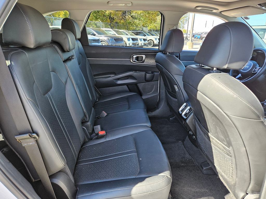 Thumbnail: 2023 Kia Sorento - 21