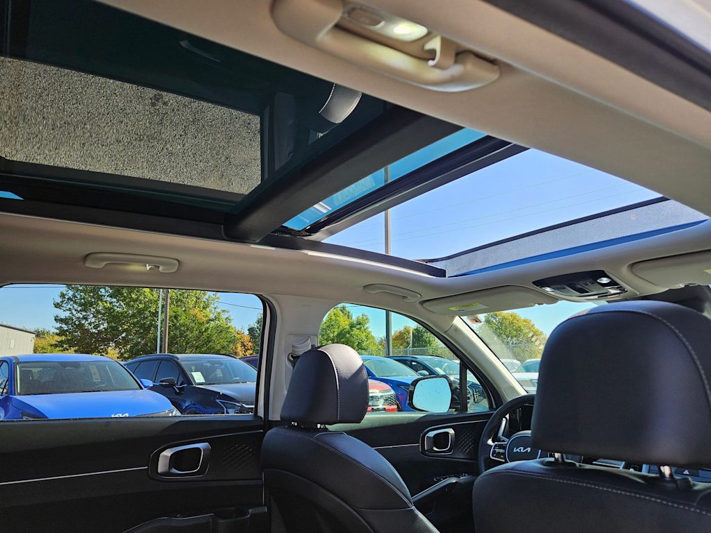 Thumbnail: 2023 Kia Sorento - 22